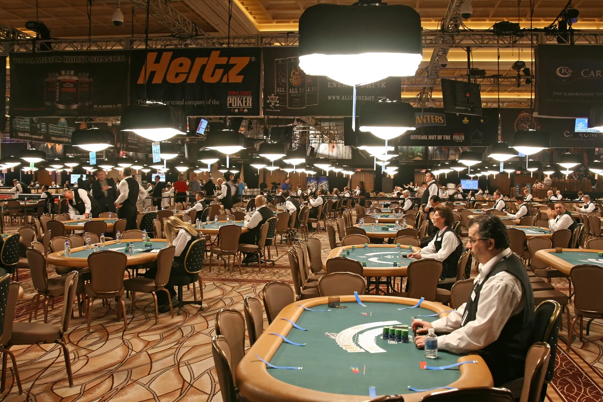 Defending Main Event Champ Mizrachi Dominates $10K PLO Championship: Double the Chips of Second Place