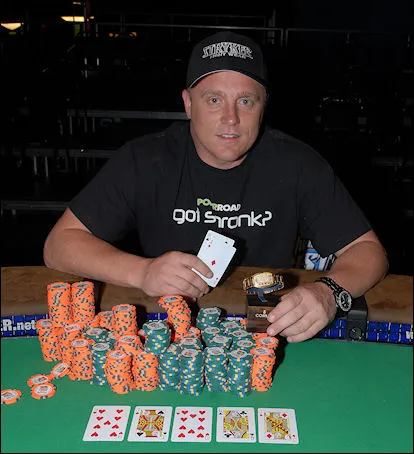 Omaha vs Texas Hold'em: The Differences That Actually Matter